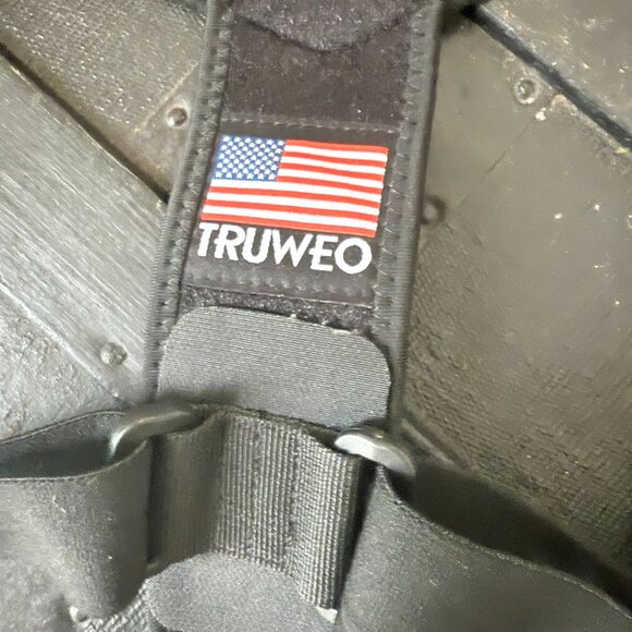 Truweo Posture Corrector For Men Or Women - Upper Back Brace Made in USA - Picture 4 of 6